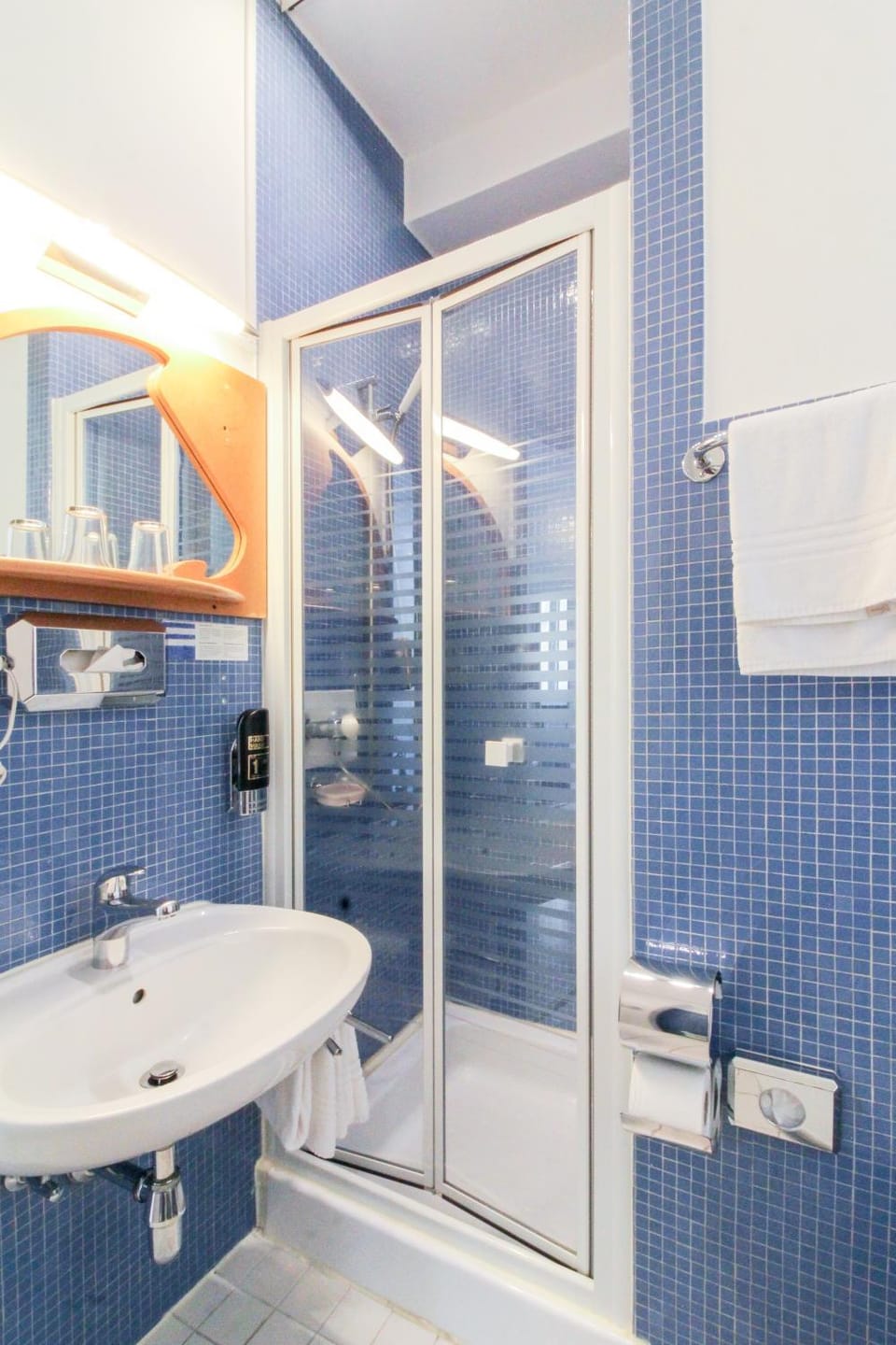 Shower, Bathroom, towels