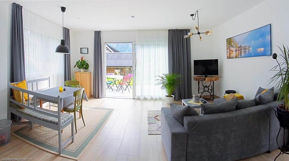 Property building, Communal lounge/ TV room, TV and multimedia, Living room, Seating area, Evening entertainment