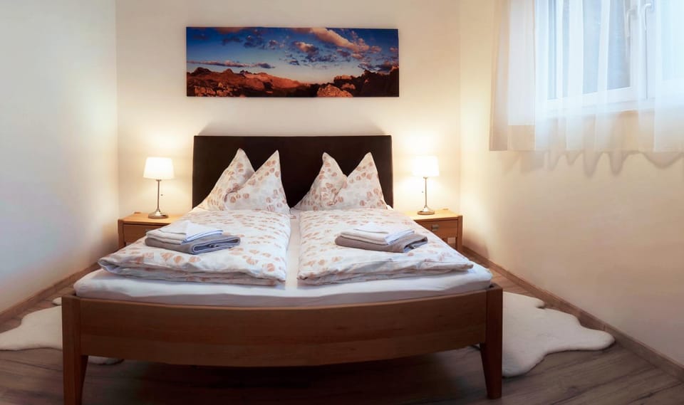 Property building, Bed, Bedroom
