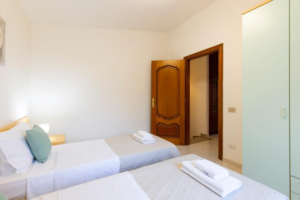 Bedroom, wardrobe