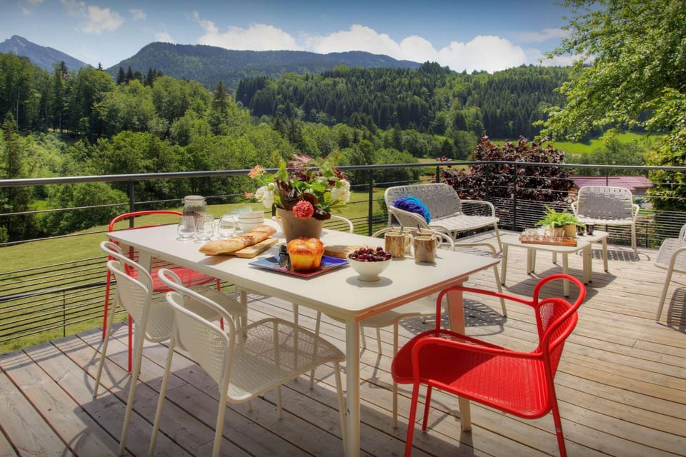 Spring, Day, Natural landscape, View (from property/room), Balcony/Terrace, Dining area, Mountain view