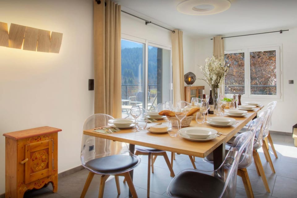 Seating area, Dining area