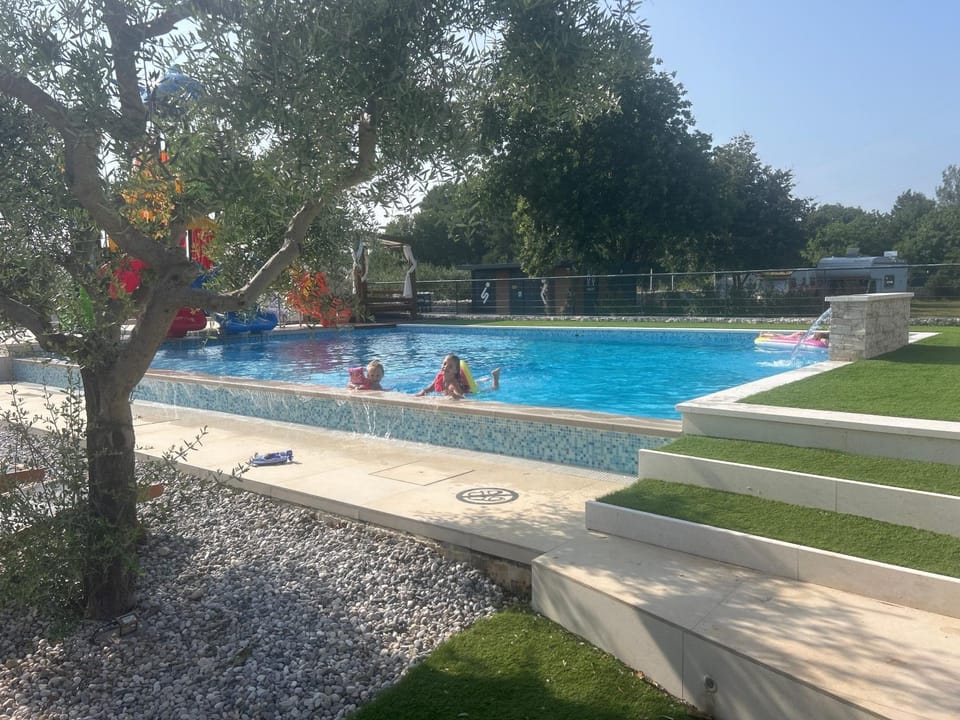 Daisy Kamper Apartment in Banjole
