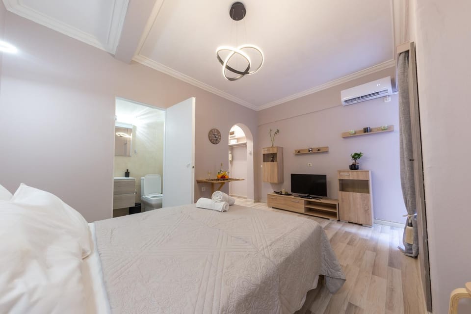 Bed, Photo of the whole room, towels, wardrobe, air conditioner