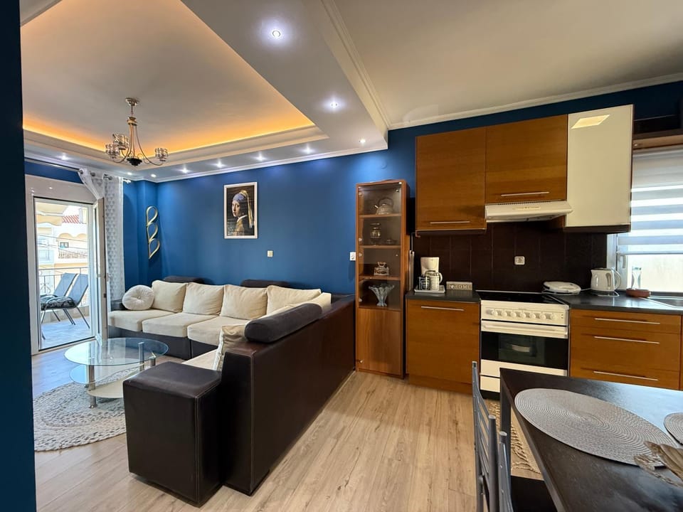 Coffee/tea facilities, Kitchen or kitchenette, Living room, stove