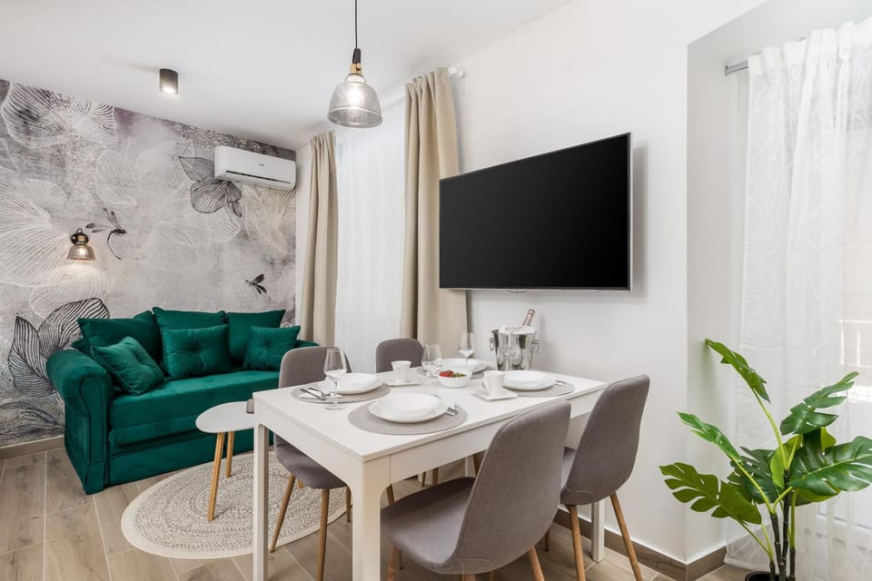 TV and multimedia, Seating area