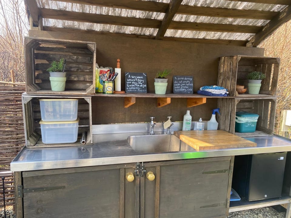 Kitchen or kitchenette, Food and drinks