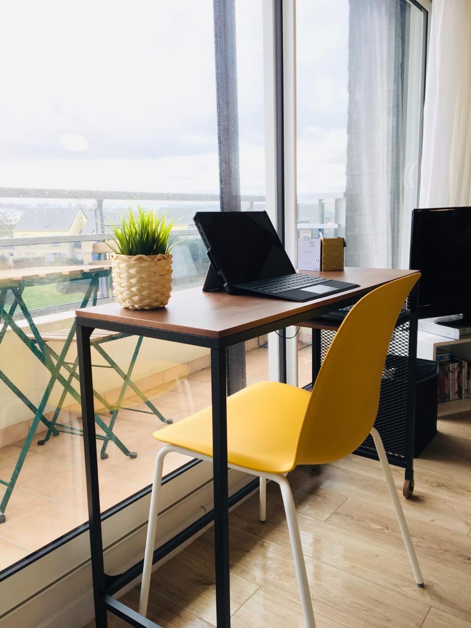 Balcony/Terrace, Living room, Seating area, hair dresser