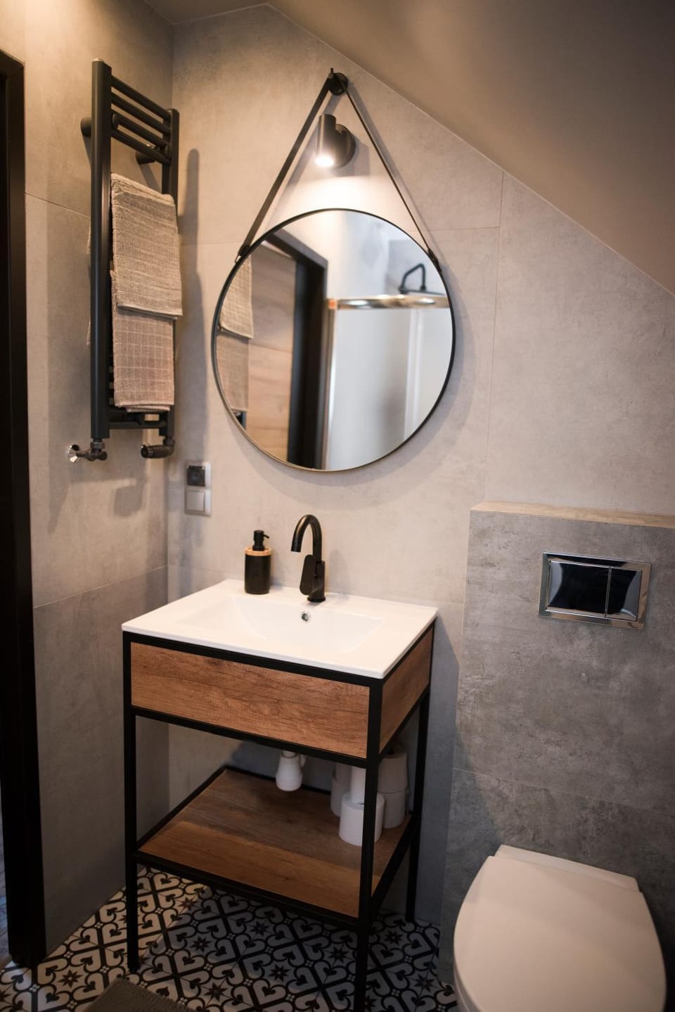Bathroom, towels