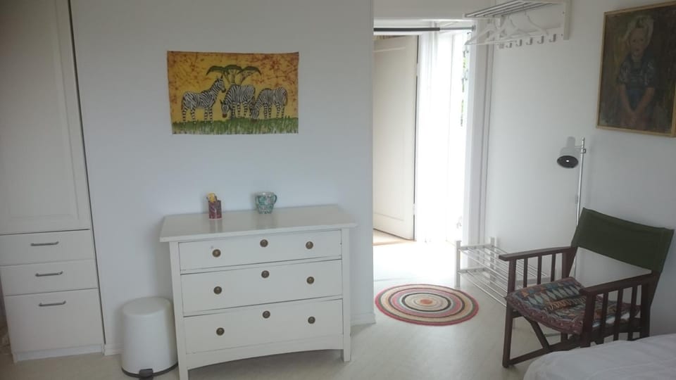 Ljust boende, egen ingång och trädgård i centrum Vacation rental in Denmark