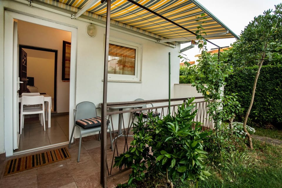 Facade/entrance, Balcony/Terrace