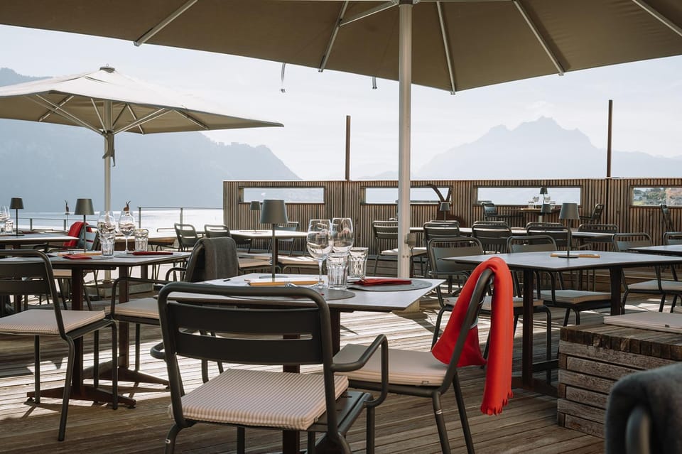 Restaurant/places to eat, Balcony/Terrace