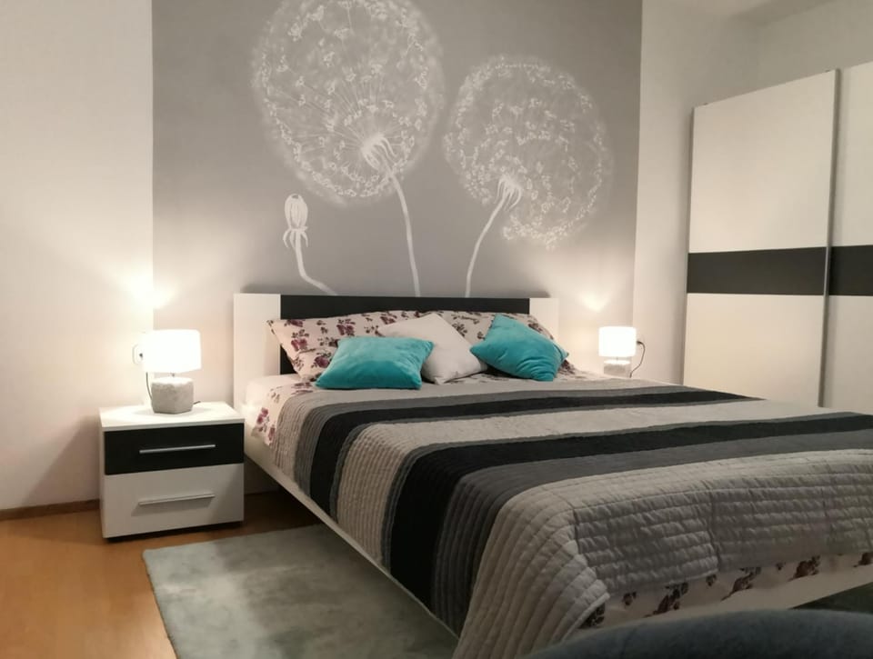 Bed, Photo of the whole room