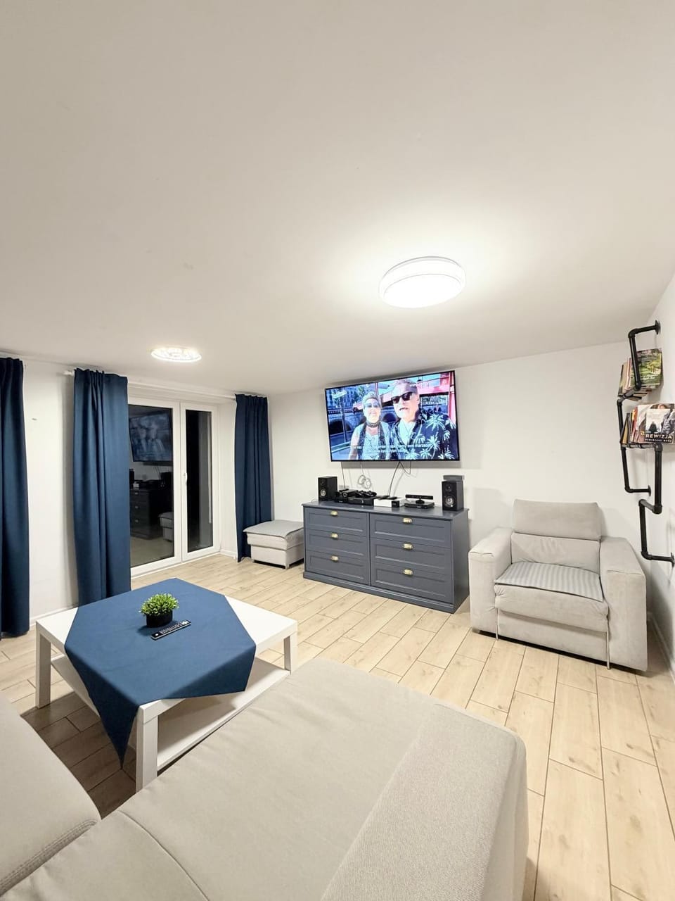 Communal lounge/ TV room, TV and multimedia, Living room
