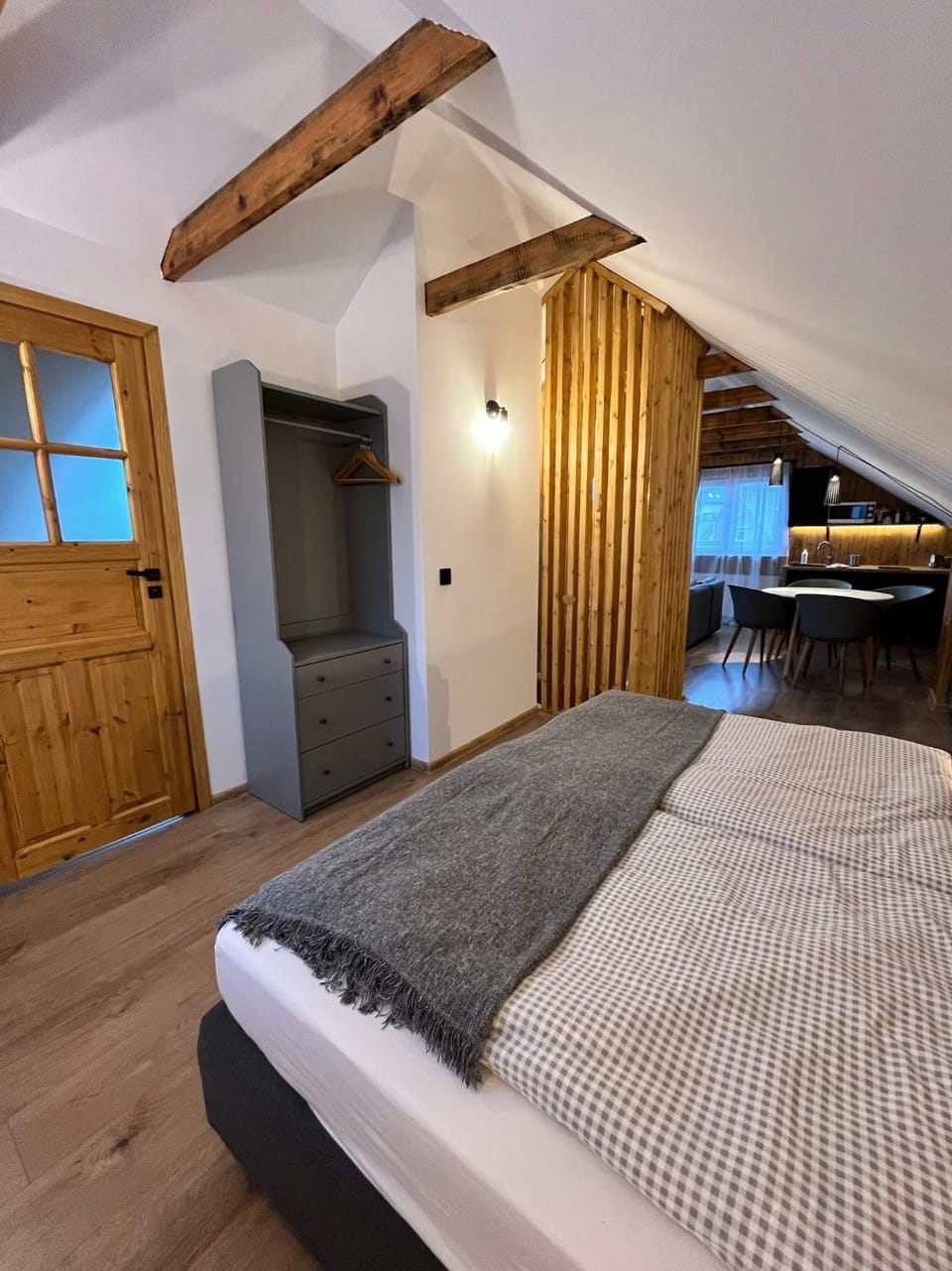 Bed, Photo of the whole room, wardrobe