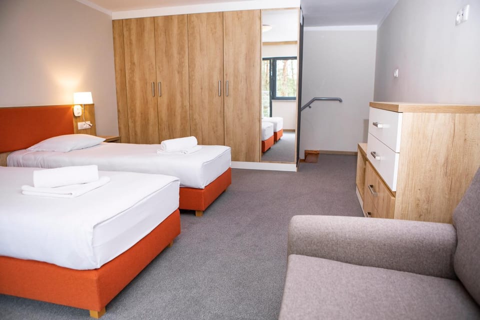 Bed, Photo of the whole room, Bedroom, Area and facilities, hair dresser, towels, wardrobe
