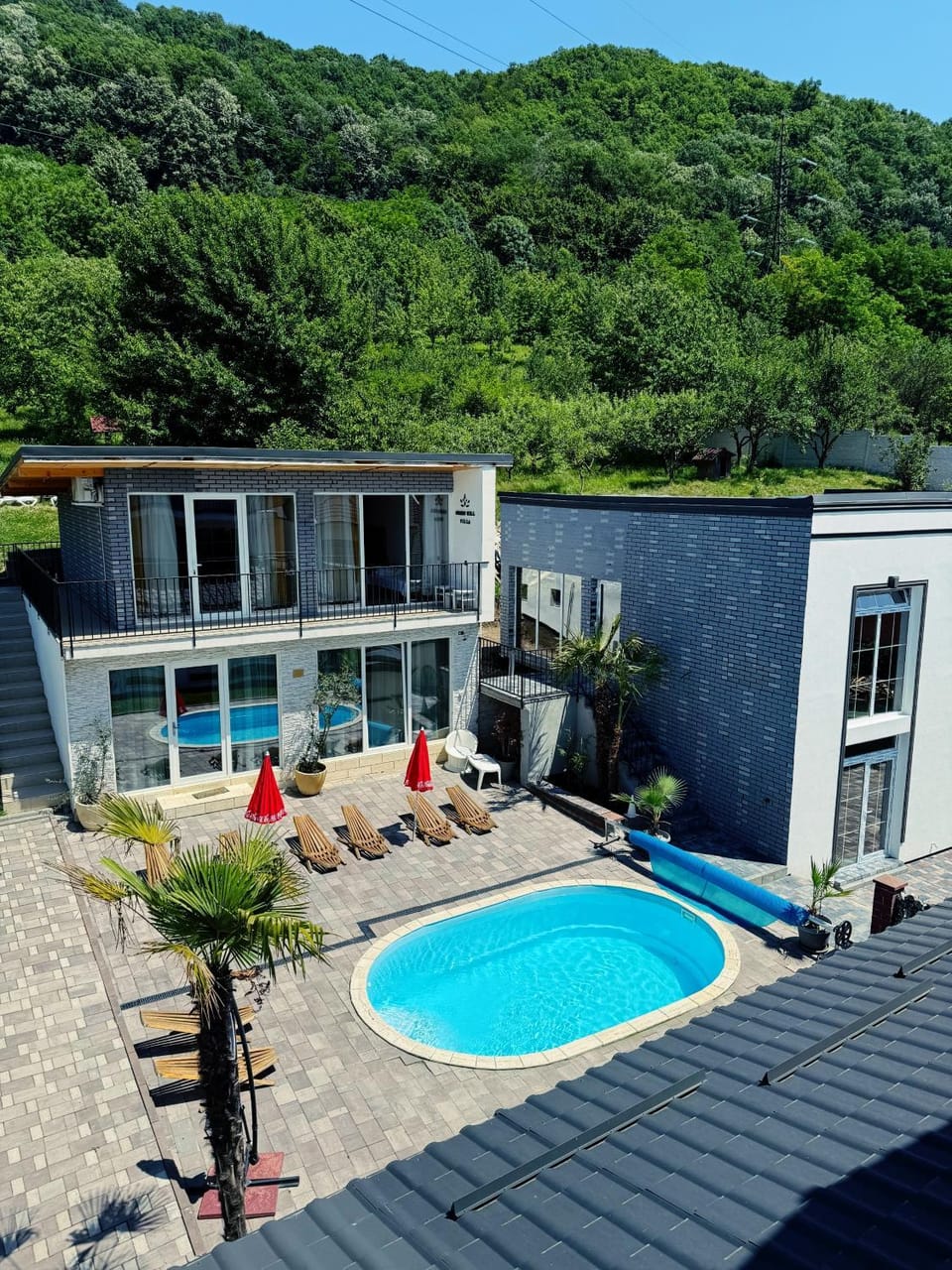 Property building, Patio, Natural landscape, Pool view, Swimming pool, sunbed