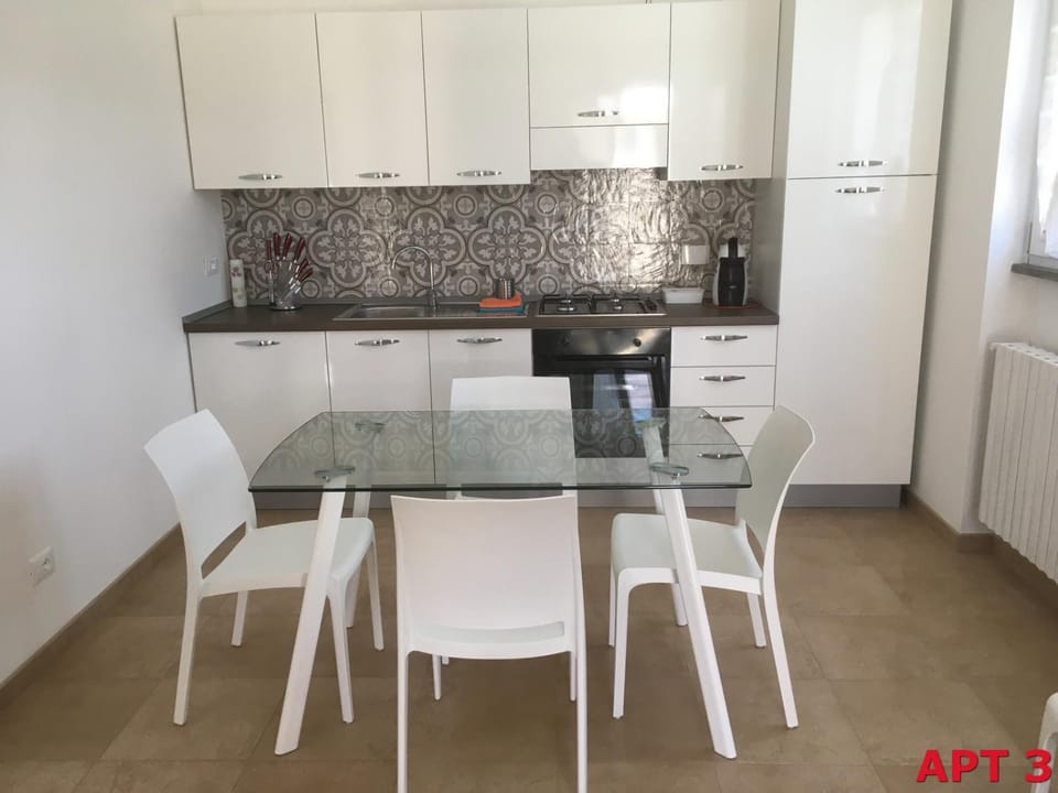 Kitchen or kitchenette, Dining area, Communal kitchen