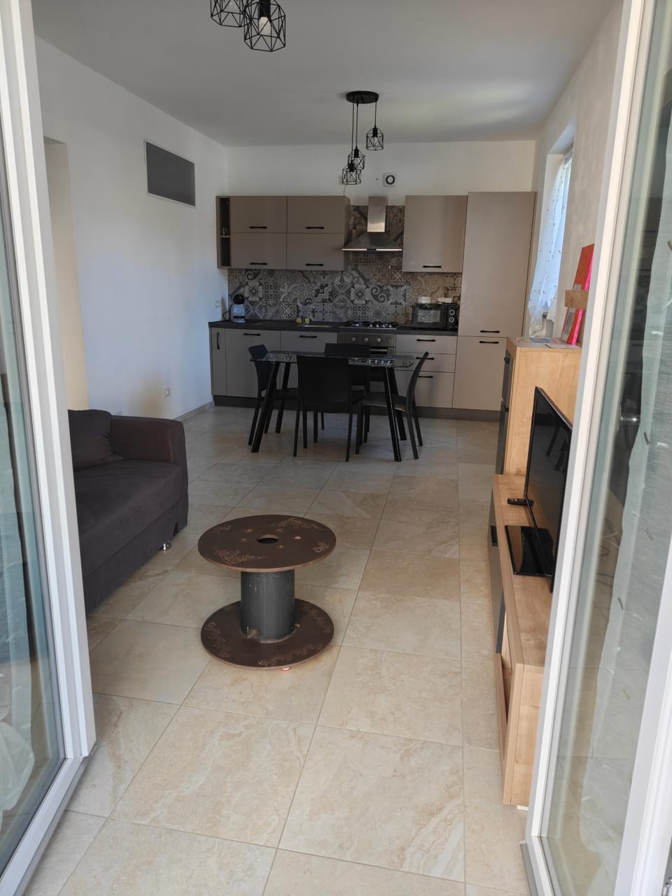 TV and multimedia, Kitchen or kitchenette