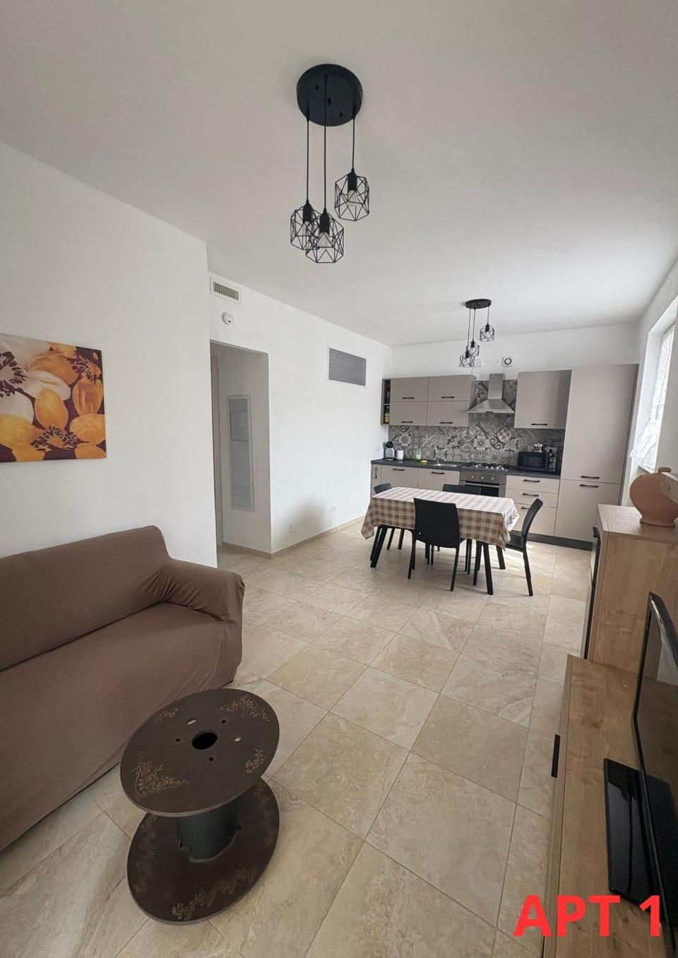 Kitchen or kitchenette, Living room, Seating area, Dining area