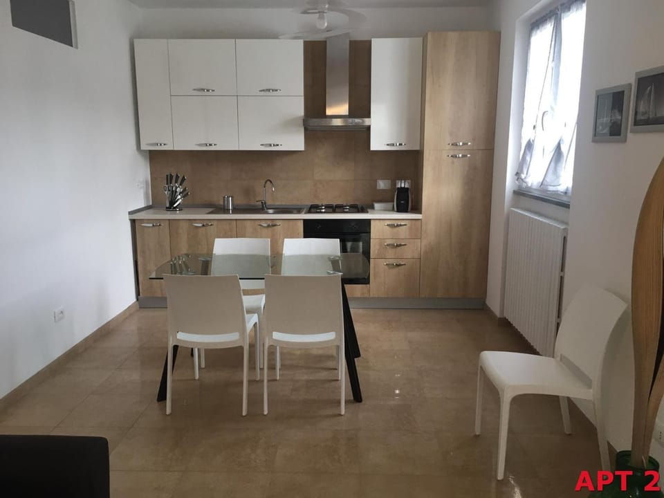 Kitchen or kitchenette, Dining area, Communal kitchen