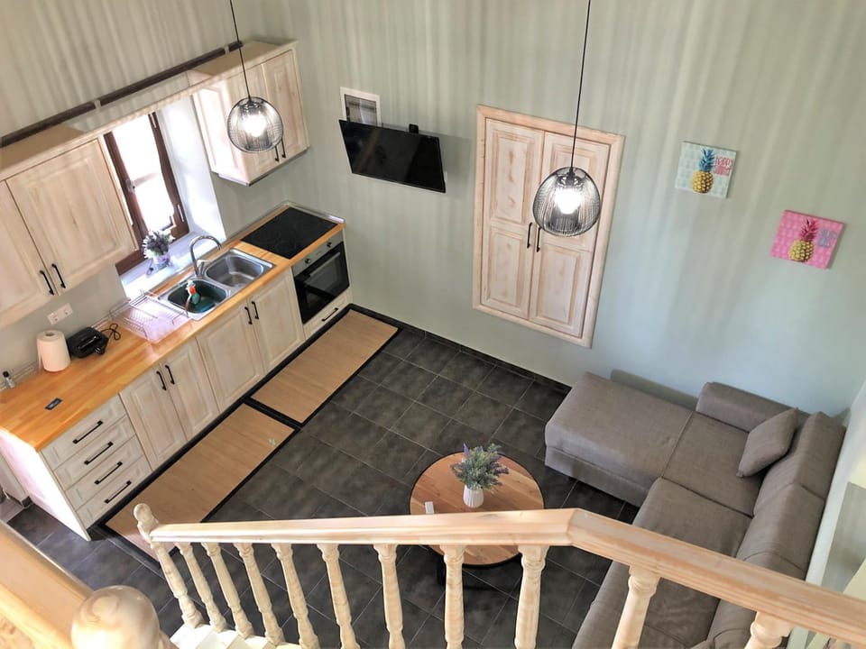 TV and multimedia, Kitchen or kitchenette, Living room, Seating area