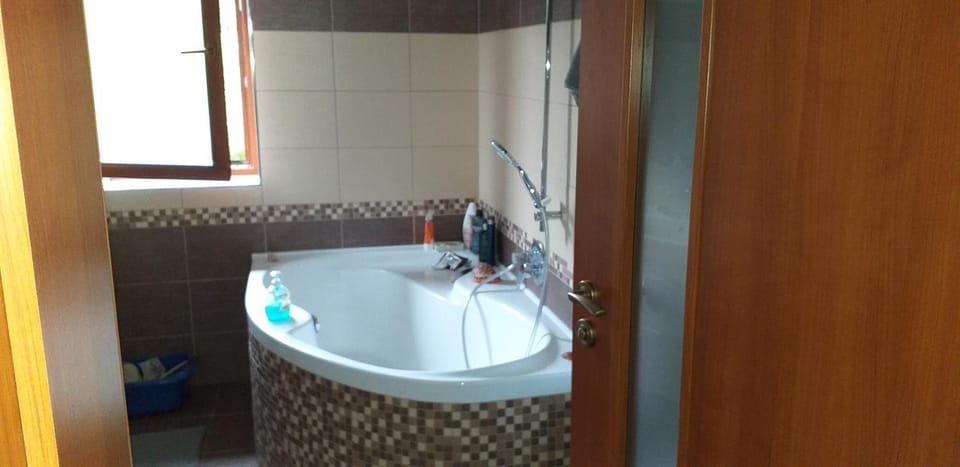 Bathroom, Bath