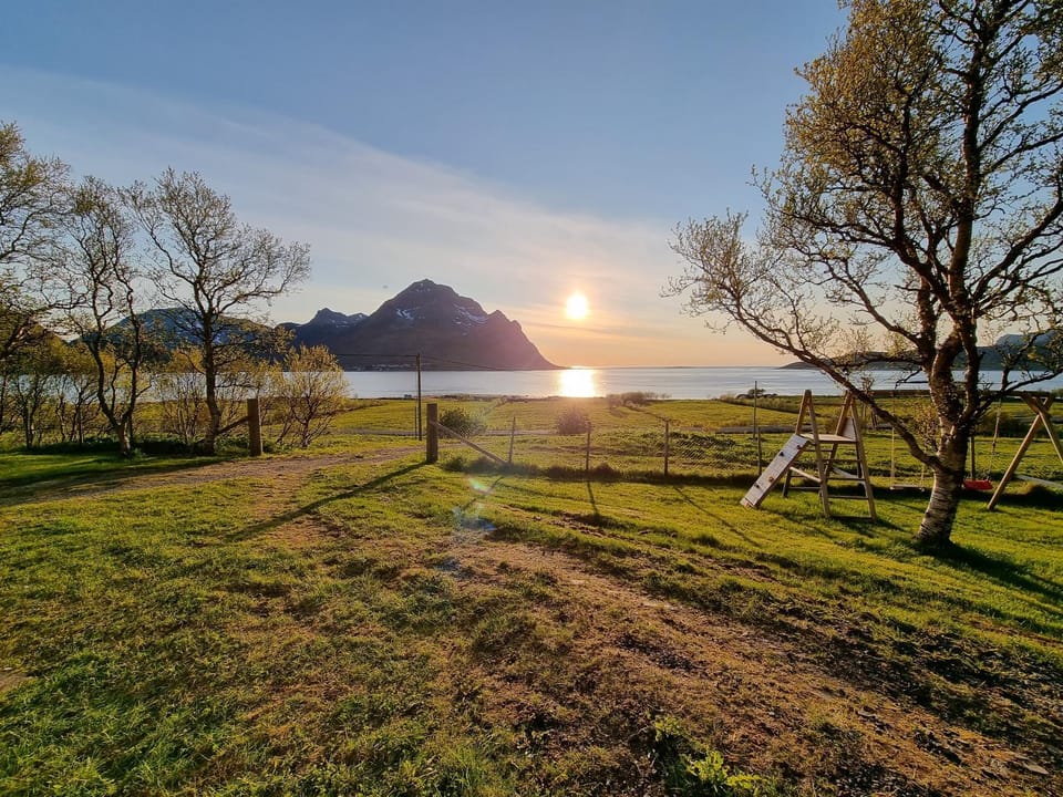 Natural landscape, Lake view, Mountain view, Sea view, Sunrise, Sunset