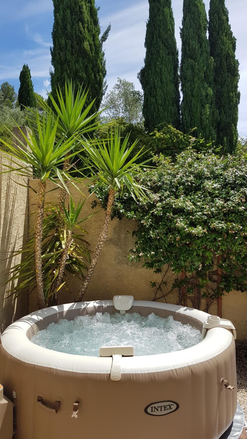 Natural landscape, Hot Tub, Spa and wellness centre/facilities