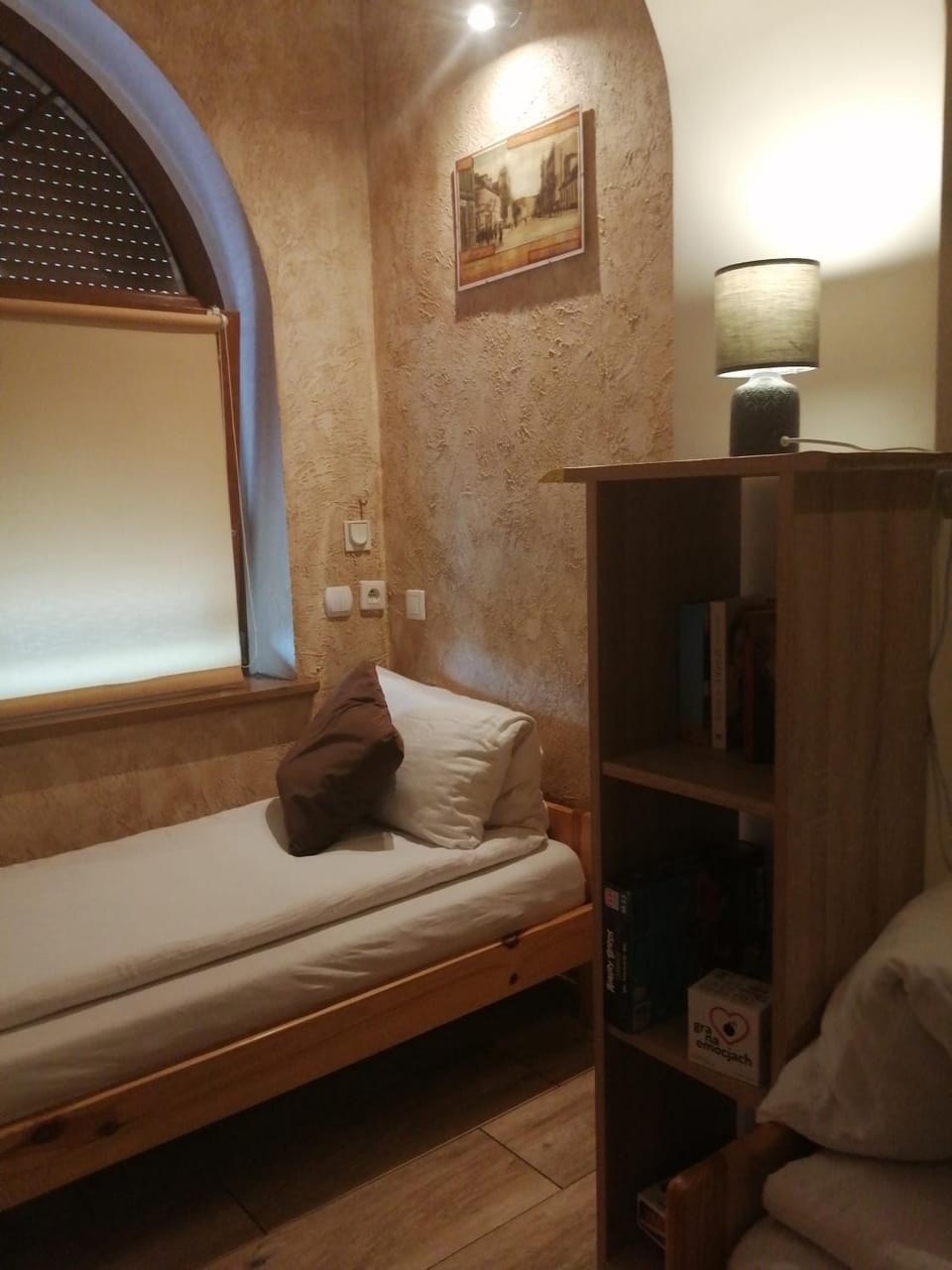 Bed, Photo of the whole room, Seating area