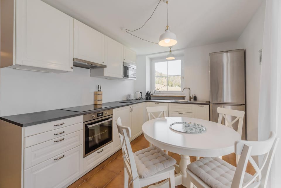 Kitchen or kitchenette, Dining area, dishwasher, minibar, pet friendly, stove, toaster
