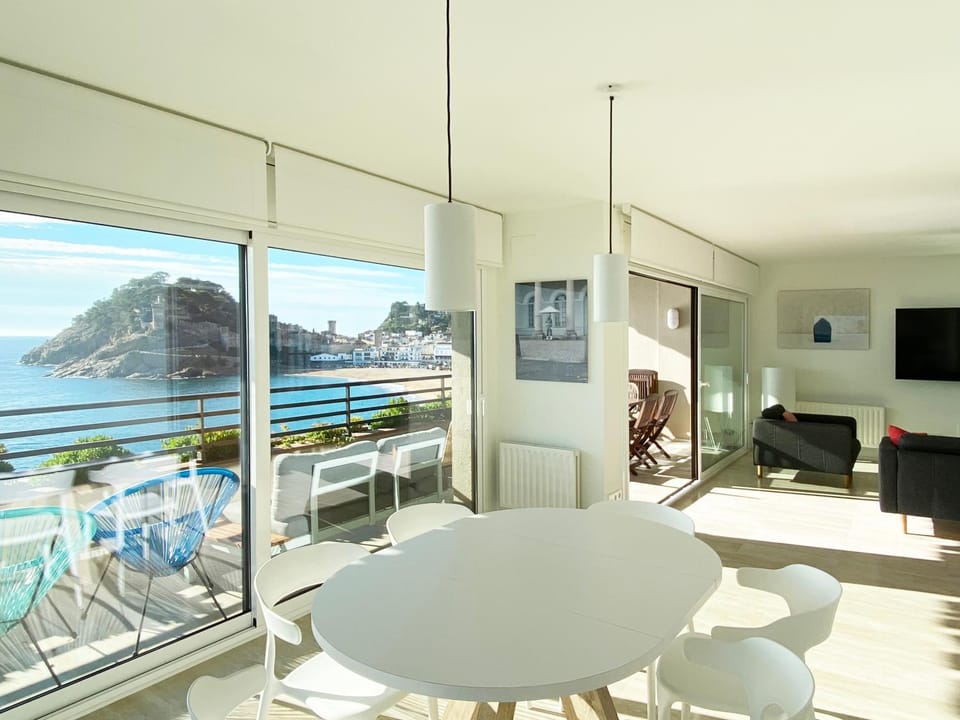 Living room, Dining area, Sea view