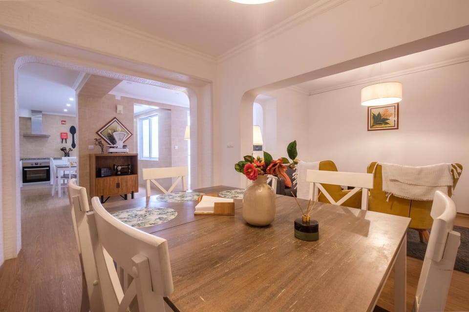 Seating area, Dining area