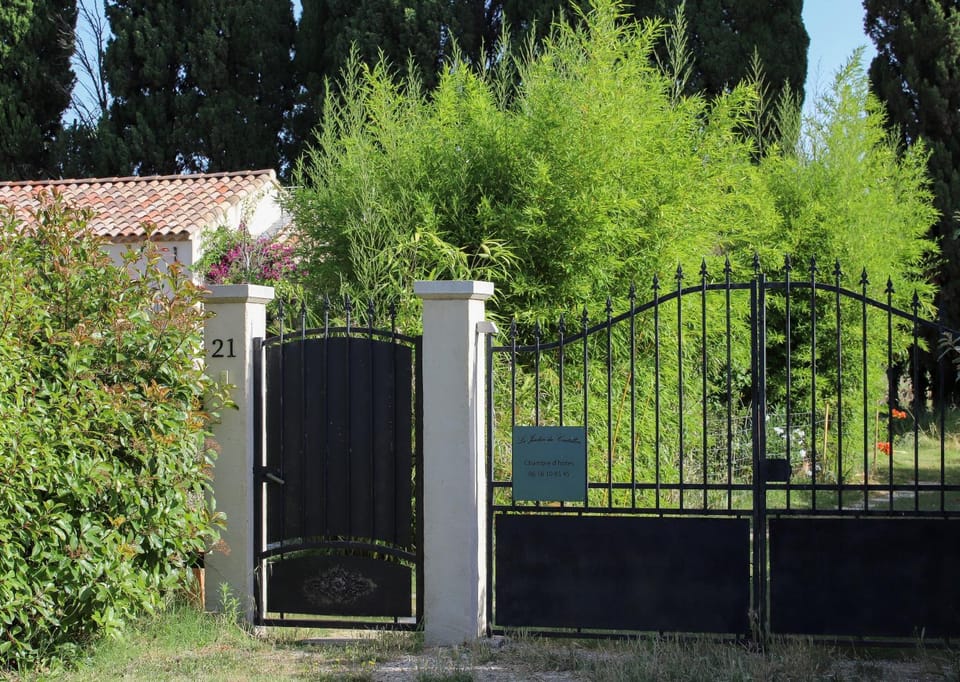Le jardin du Castillon Bed and Breakfast in Arles