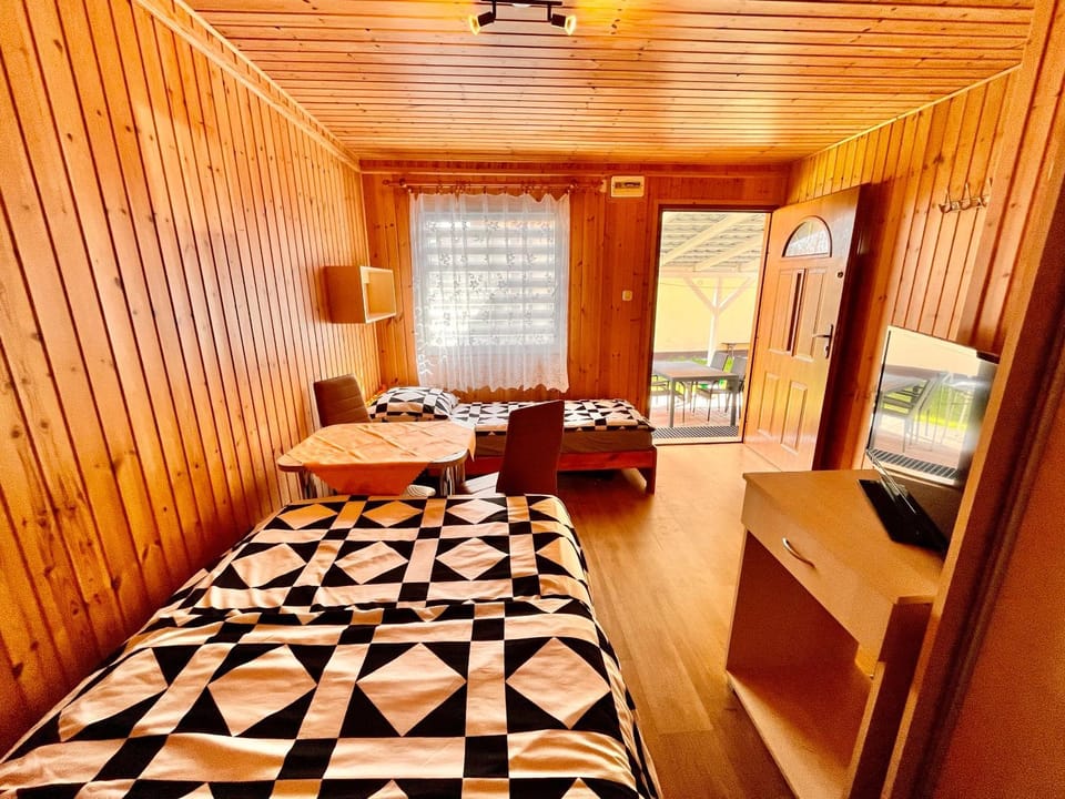 Bed, Photo of the whole room, Seating area, Bedroom