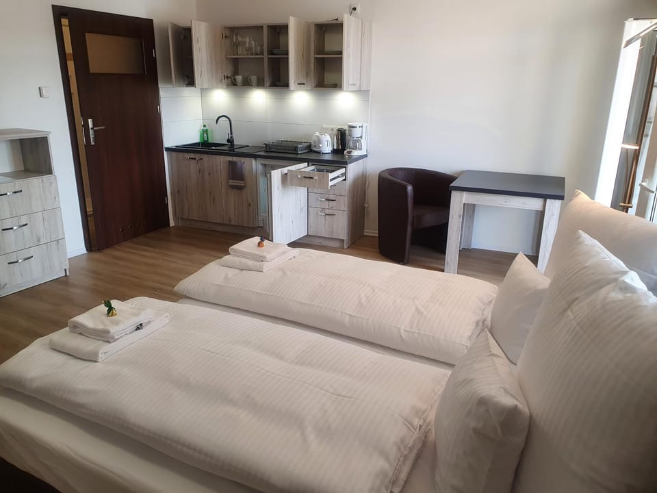Bed, Kitchen or kitchenette