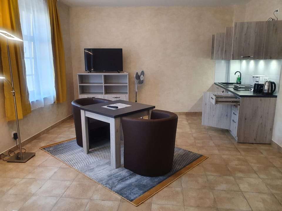 TV and multimedia, Kitchen or kitchenette, Photo of the whole room