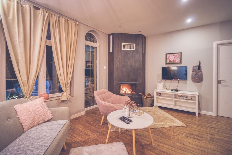 Living room, Lake view