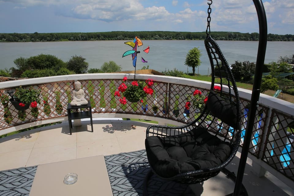 Balcony/Terrace, River view