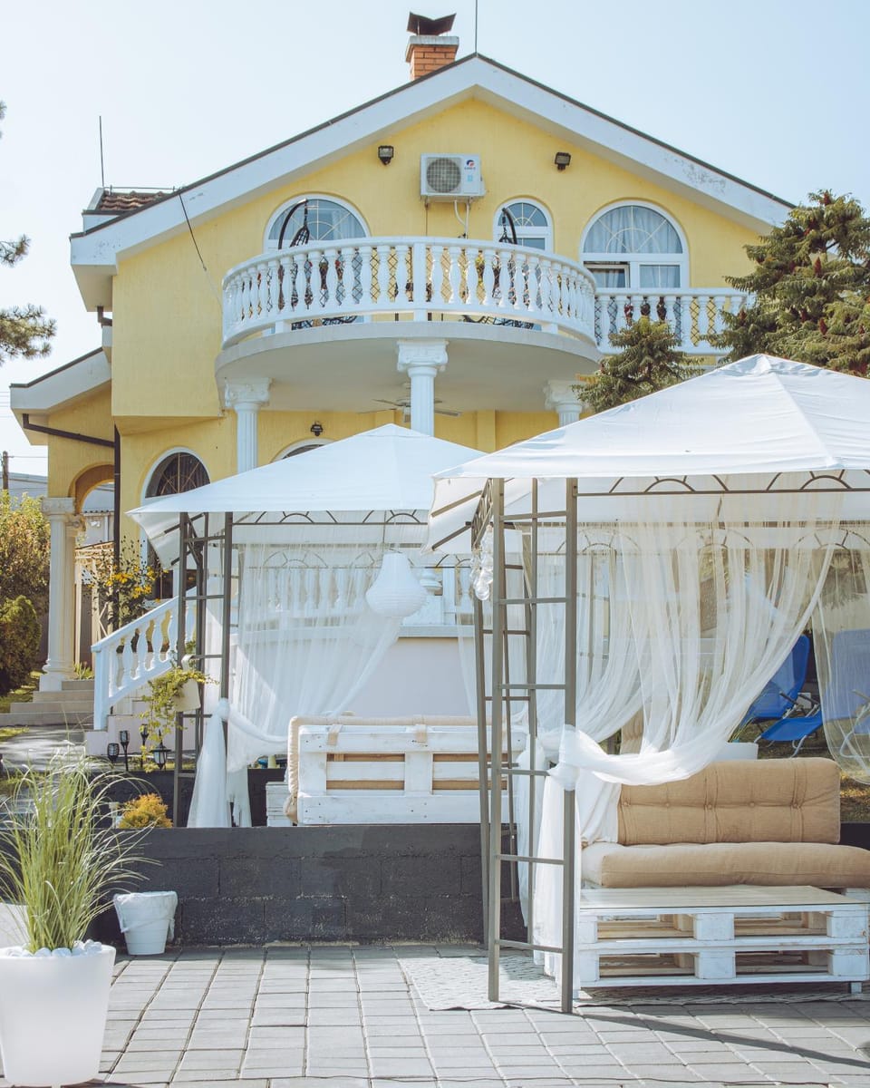 Patio, BBQ facilities, Garden, Balcony/Terrace, Seating area, Swimming pool, Swimming pool