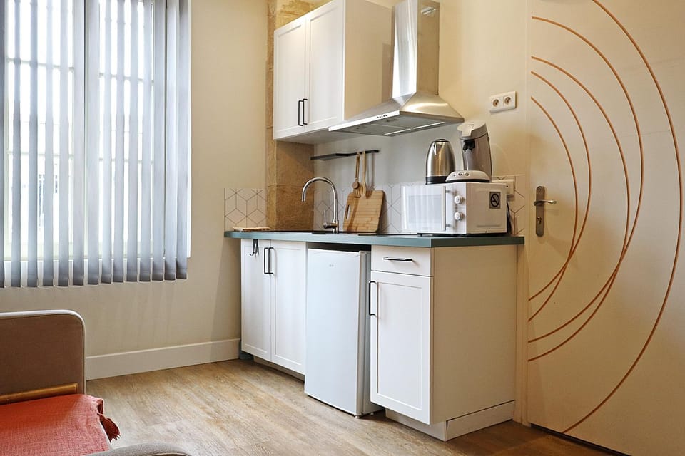 Coffee/tea facilities, Kitchen or kitchenette, microwave