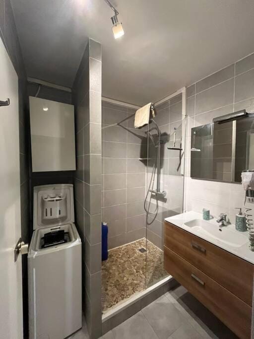 Shower, washing machine