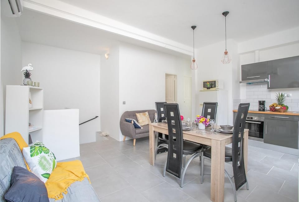 Communal lounge/ TV room, Kitchen or kitchenette, Living room