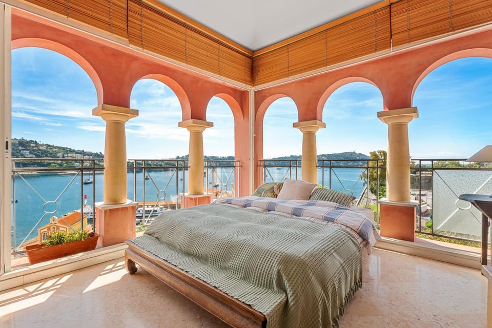 Bed, Sea view