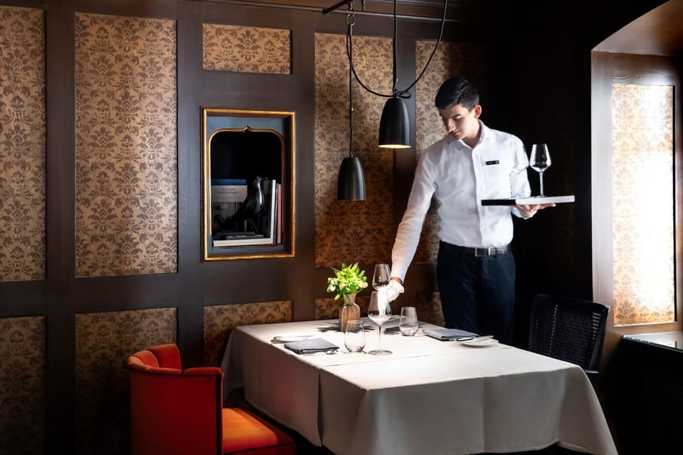 Restaurant/places to eat, Dining area