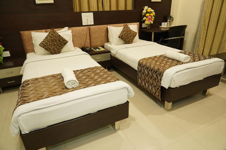 Bed, Living room, Photo of the whole room, Bedroom