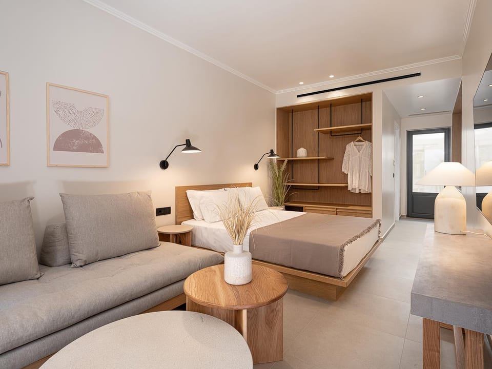 Bed, Living room, Photo of the whole room, Seating area, Bedroom