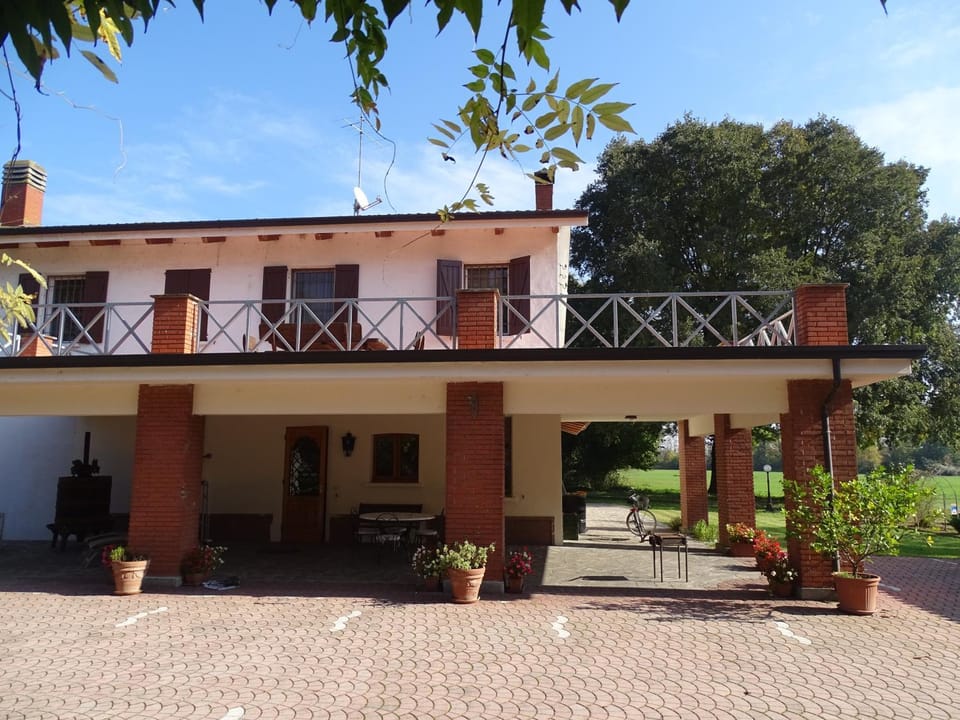 Property building, Balcony/Terrace