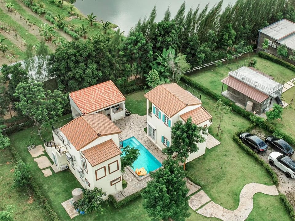 Property building, Swimming pool