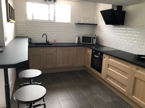 Loft Rêve du Soir 125 m2 climatisé 350 m de la gare Apartment in Lourdes